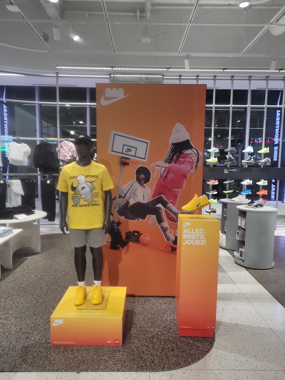 Nike x LEGO